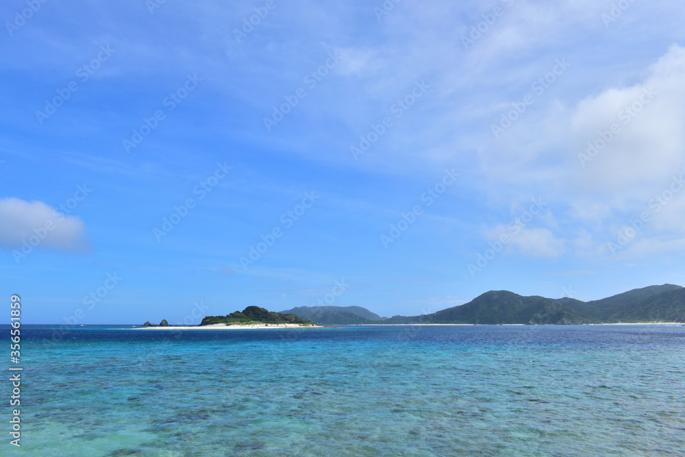 座間味の碧い海と青い空／沖縄県
