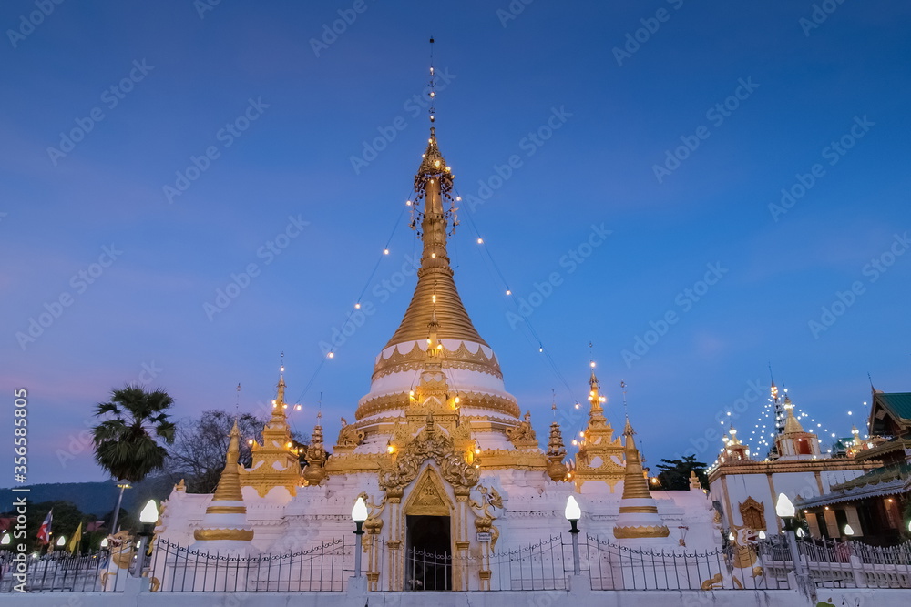 Fototapeta premium view of Golden Pagoda with blue sky background, Wat Chong Kham, Mae Hong Son, northern of Thailand.