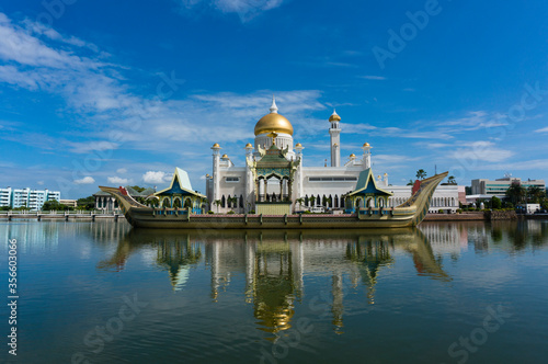 Masjid Sultan Omar Ali Saifuddin Mosque and royal barge in Bandar Seri Begawan, Brunei Darussalam.
