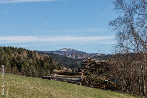 Fototapeta Naklejka Na Ścianę i Meble -  Blick auf den Berg Lusen gesehen von Grafenau im Bayerischen Wald im Sommer, Deutschland