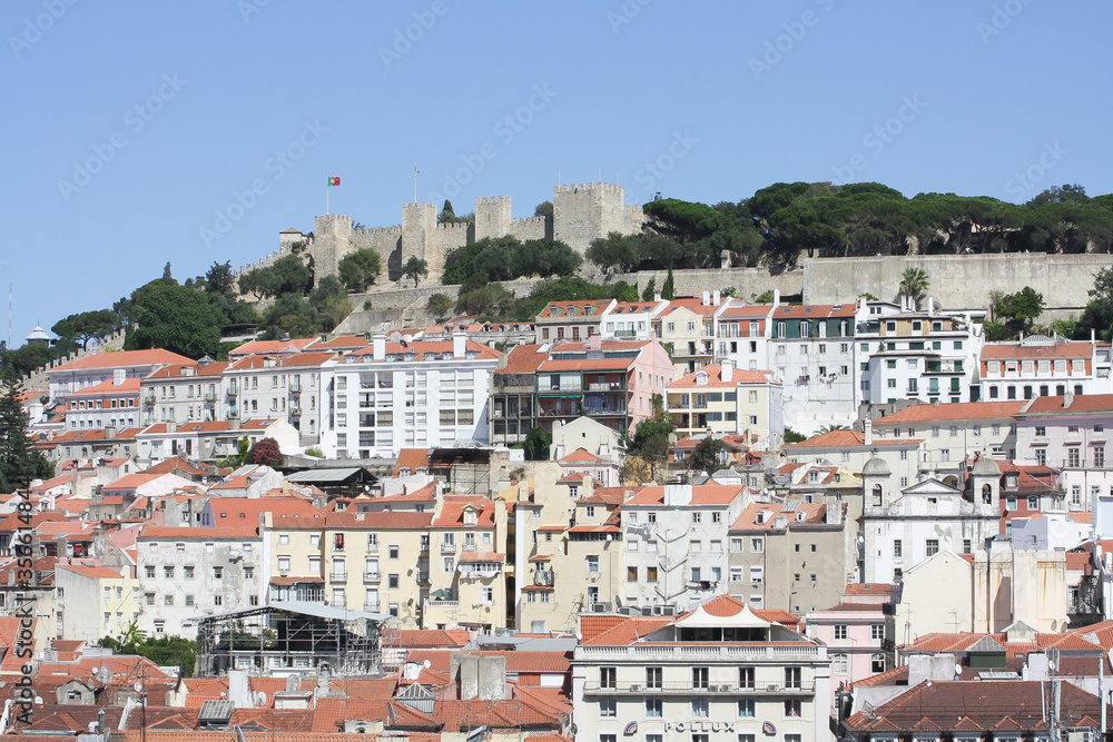 Lisboa, Vista general de la ciudad de Nazaré con el castillo en lo alto.