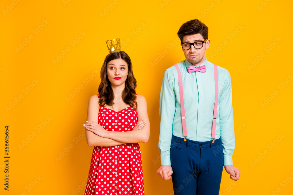 Ταπετσαρία Photo of pretty lady handsome shy freak guy afraid ask queen girl go to prom boa