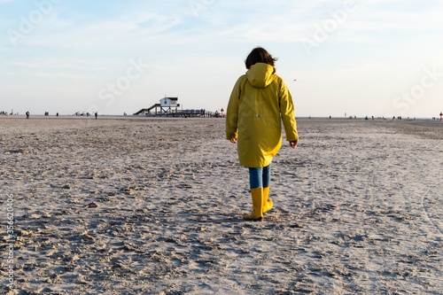 Urlauberin am Strand von St. Peter-Ording photo