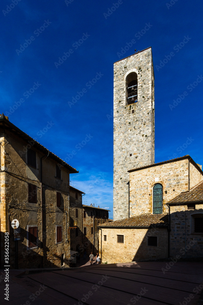 streets and buildings in San Gimignano