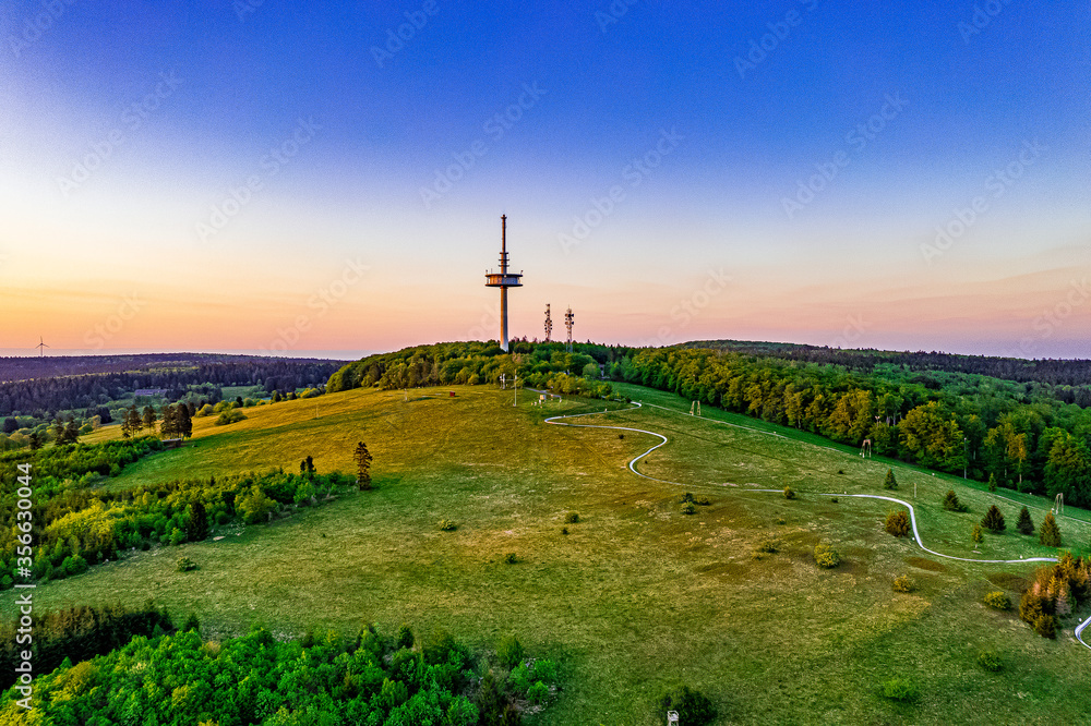 Hoherodskopf im Vogelsberg in Hessen aus der Luft Hoherodskopf im Vogelsberg in Hessen aus der Luft