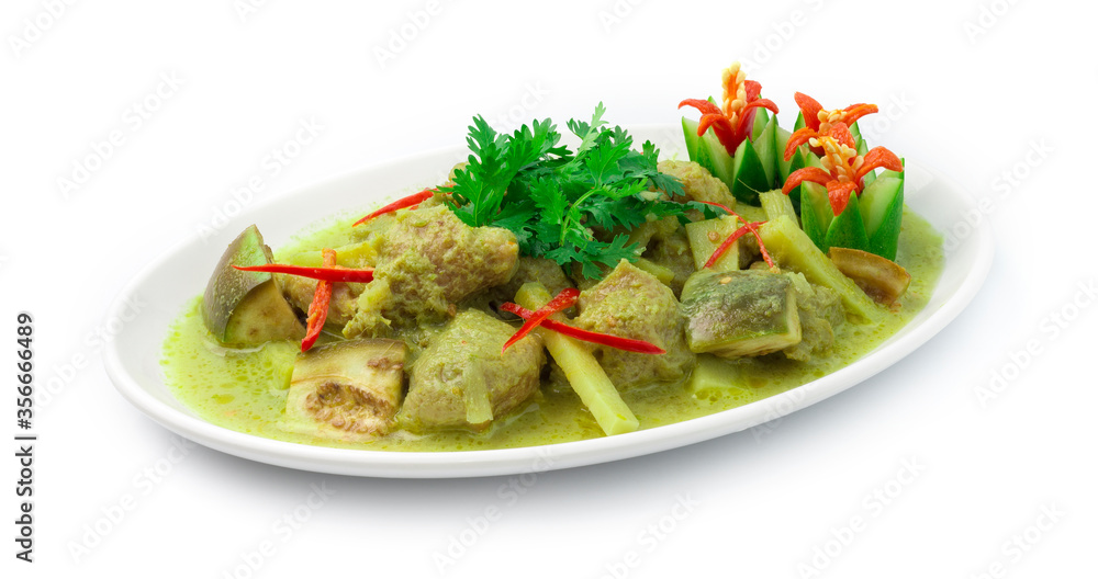 Green Curry with Pork Balls in Coconut milk sweet Green Curry with Pork Balls in Coconut milk sweet