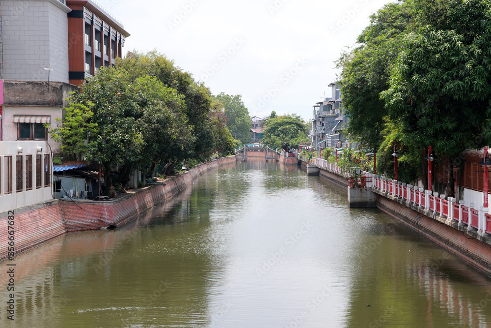 Fototapeta premium View of Banglamphu canal with village and trees at Bangkok.