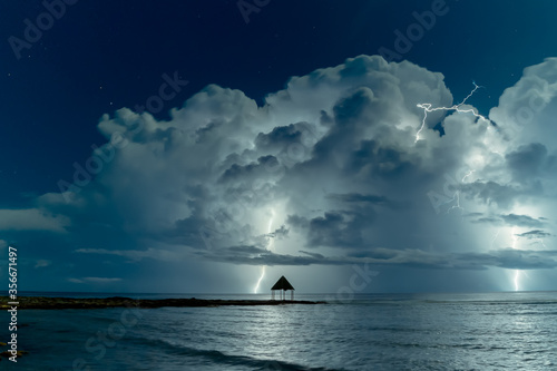 Tableau sur toile Tormenta electrica en EL Caribe Tulum