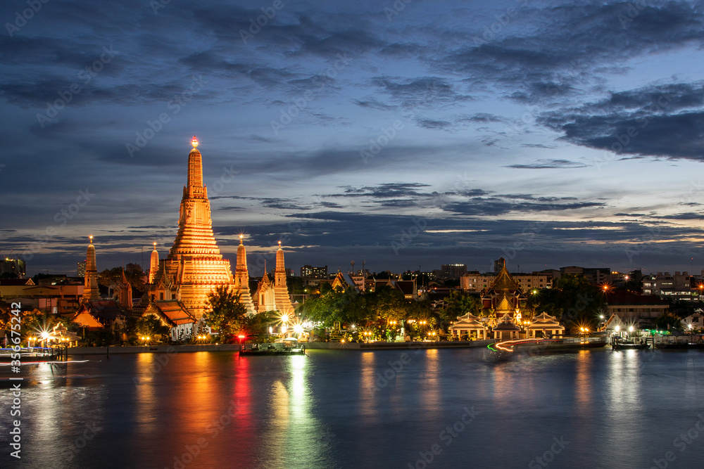 wat arun near the river in bankok