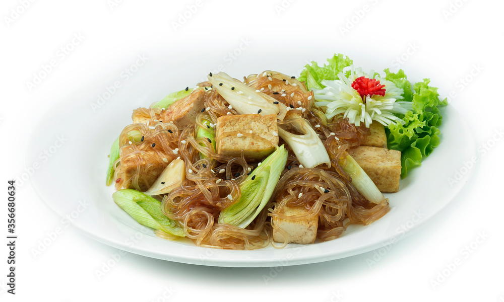 Stir Fried Tofu with Vermicelli Noodles and Leek Korean Stir Fried Tofu with Vermicelli Noodles and Leek Korean