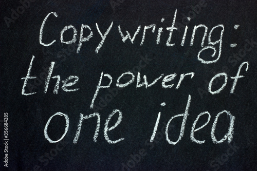 Obraz na płótnie
One idea should dominate the text. One of the rules of copywriting w salonie