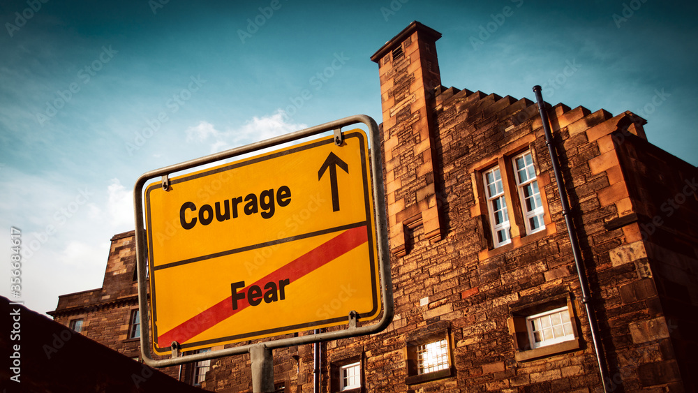 Obraz premium Street Sign to Courage versus Fear