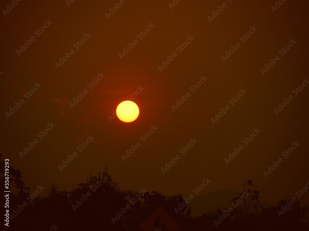 Obraz premium Gorgeous sunset seen above treetops and mountain tops