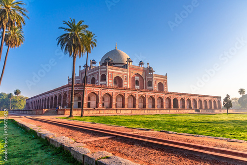 Tableau sur toile Humayun's tomb of Mughal Emperor Humayun designed by Persian architect Mirak Mirza Ghiyas in New Delhi, India