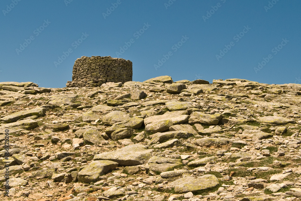 construcción de piedras en la sierra de gredos, Ávila, España