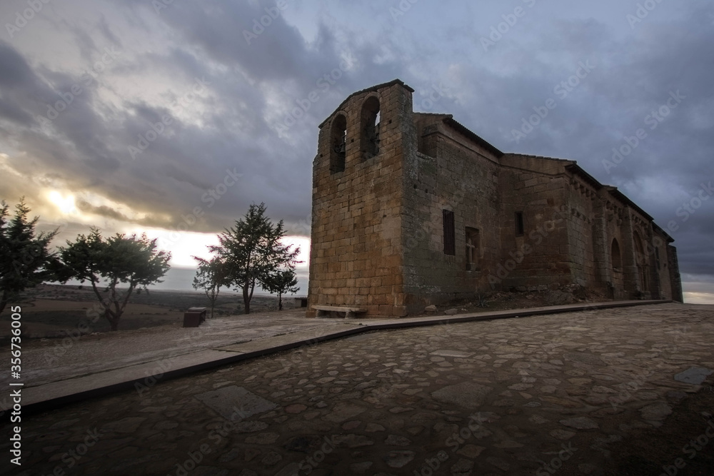 ermita romanica de Hinojosa de Duero (Salamanca)