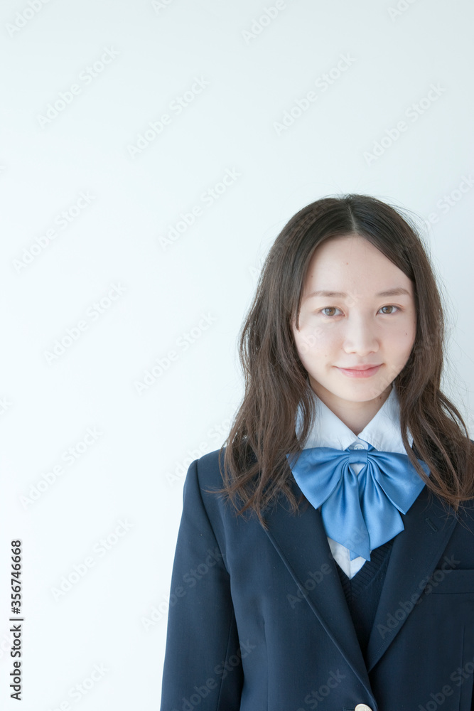制服を着た女子高生 制服を着た女子高生