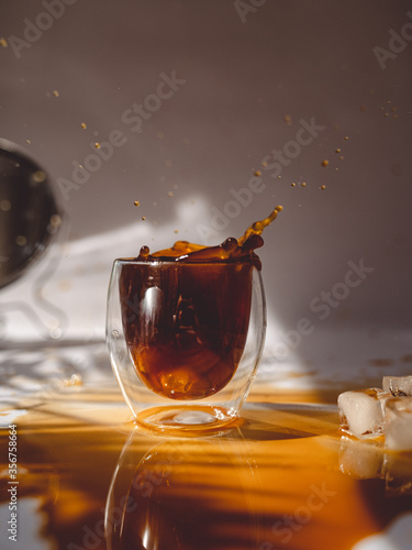 glass of pouring tea