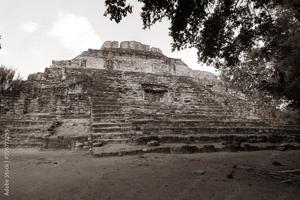 Popular Mayan pyramids, including Chichen Itza, are interesting, unpopular ones are more mystical and unusual