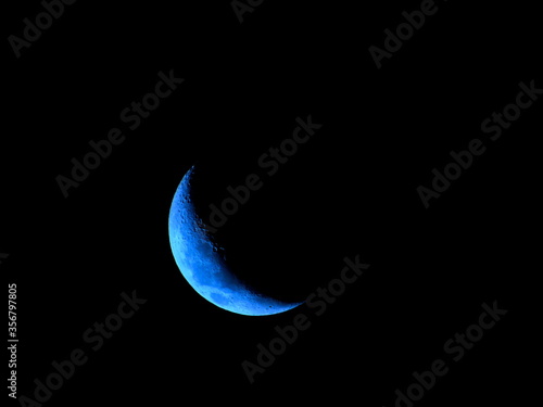 Slika na platnu crescent blue moon in the night