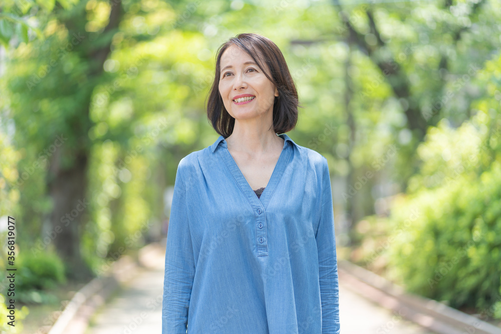 アジア人 シニア女性 ポートレート アジア人 シニア女性 ポートレート