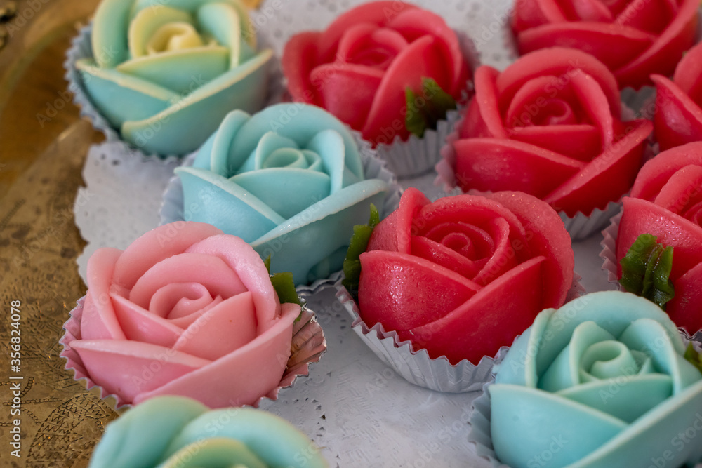 Aa-Lua candy that is made into a rose shape in a variety of colors The taste is sweet and fragrant. Aa-Lua candy that is made into a rose shape in a variety of colors The taste is sweet and fragrant.