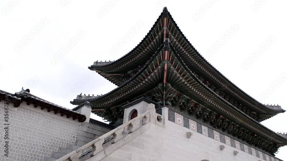 The site of Gyeongbokgung Palace was at the heart of Seoul.
It is a representative Korean tourist spot that many tourists visit.
It is treasure of the country. The site of Gyeongbokgung Palace was at the heart of Seoul.
It is a representative Korean tourist spot that many tourists visit.
It is treasure of the country.
