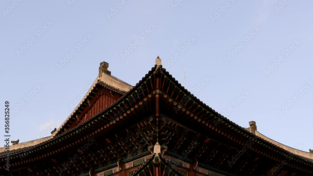 The site of Gyeongbokgung Palace was at the heart of Seoul.
It is a representative Korean tourist spot that many tourists visit.
It is treasure of the country. The site of Gyeongbokgung Palace was at the heart of Seoul.
It is a representative Korean tourist spot that many tourists visit.
It is treasure of the country.
