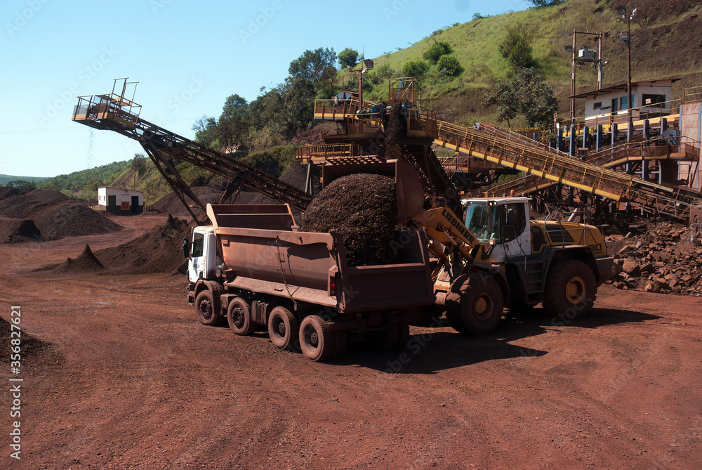 Obraz premium Corumbá, August 5, 2006. Truck transports iron ore from mining company in Corumbá region in Mato Grosso do Sul state, Brazil