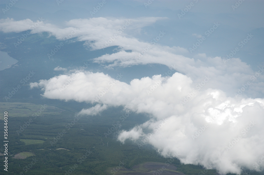 夏の富士登山の雲の風景