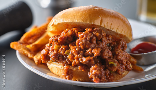 Cuadro en lienzo sloppy joe sandwich on plate with french fries and ketchup