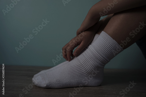 Photos Child sitting in a dark room