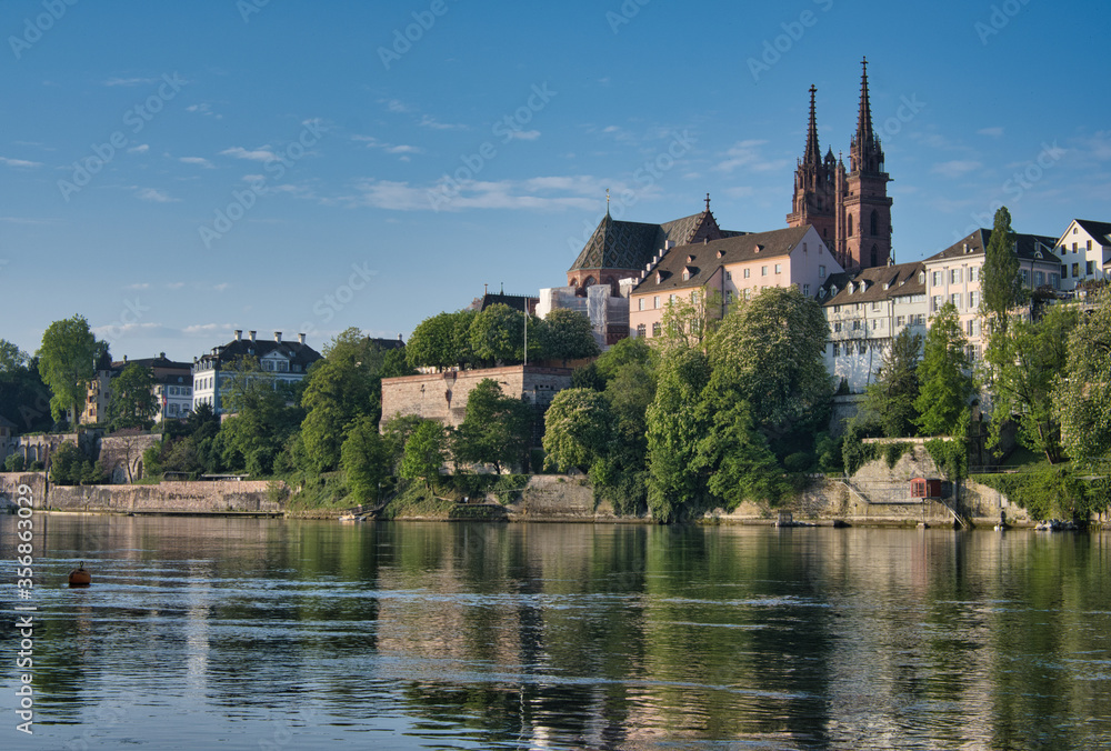 Basler Münster mit Rhein