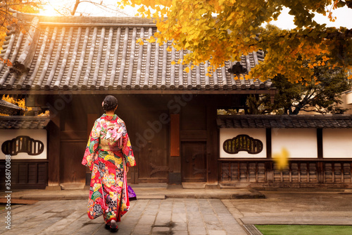 Murais de parede Young asian girl walking and wearing kimono
