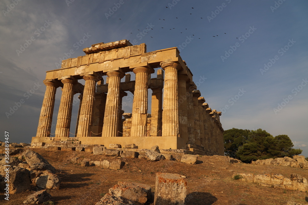 Obraz premium paysage en Sicile temple Calatafimi Segesta Italie