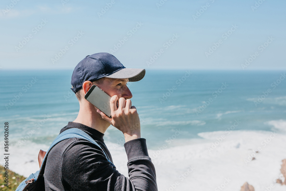 Obraz premium Tourist talking on a cell phone