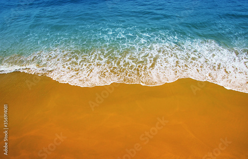 Fototapeta Naklejka Na Ścianę i Meble -  Wave of blue ocean on  beach.