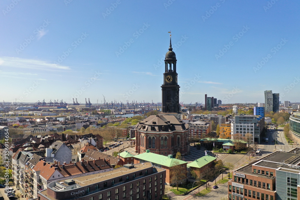 Hamburg Michel, Hauptkirche St. Michaelis, Ludwig-Erhard-Straße, Blick Richtung Reeperbahn und Hafen