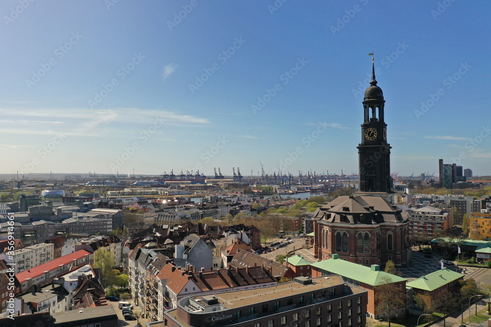Hamburg Michel, Hauptkirche St. Michaelis, Ludwig-Erhard-Straße, Blick Richtung Reeperbahn und Hafen
