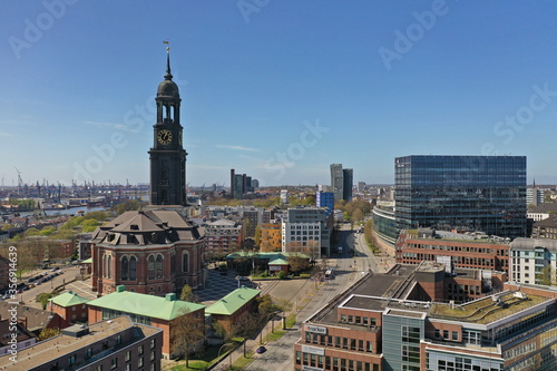 Hamburg Michel, Hauptkirche St. Michaelis, Ludwig-Erhard-Straße, Blick Richtung Reeperbahn und Hafen