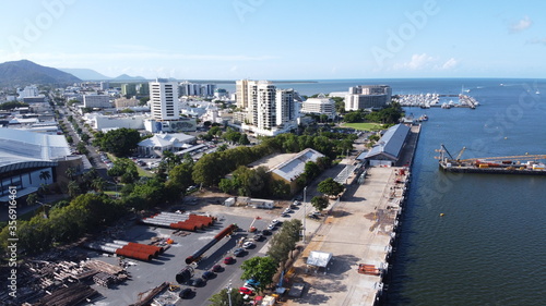 Fotografie, Obraz Cairns city and Harbour