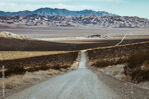 the dirt road leads to Eureka sand dunes