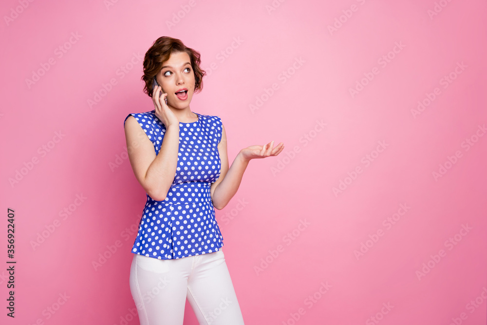Portrait of her she nice attractive lovely pretty cheerful cheery brown-haired girl talking on phone explaining subscription tariff isolated over pink pastel color background Portrait of her she nice attractive lovely pretty cheerful cheery brown-haired girl talking on phone explaining subscription tariff isolated over pink pastel color background