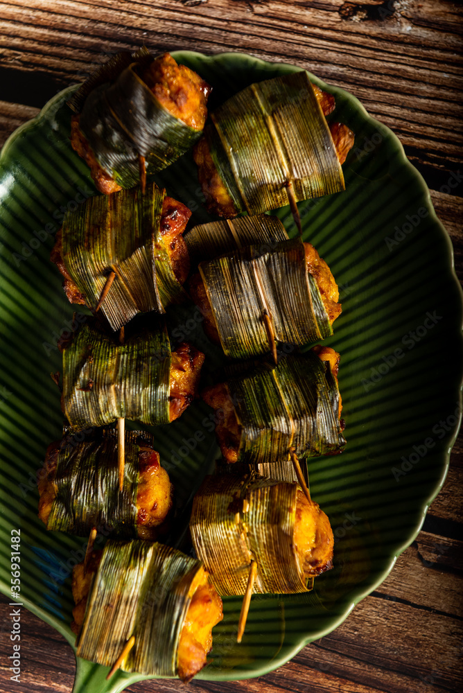 Naklejka premium Homemade pandan fried chicken, south east Asia food.