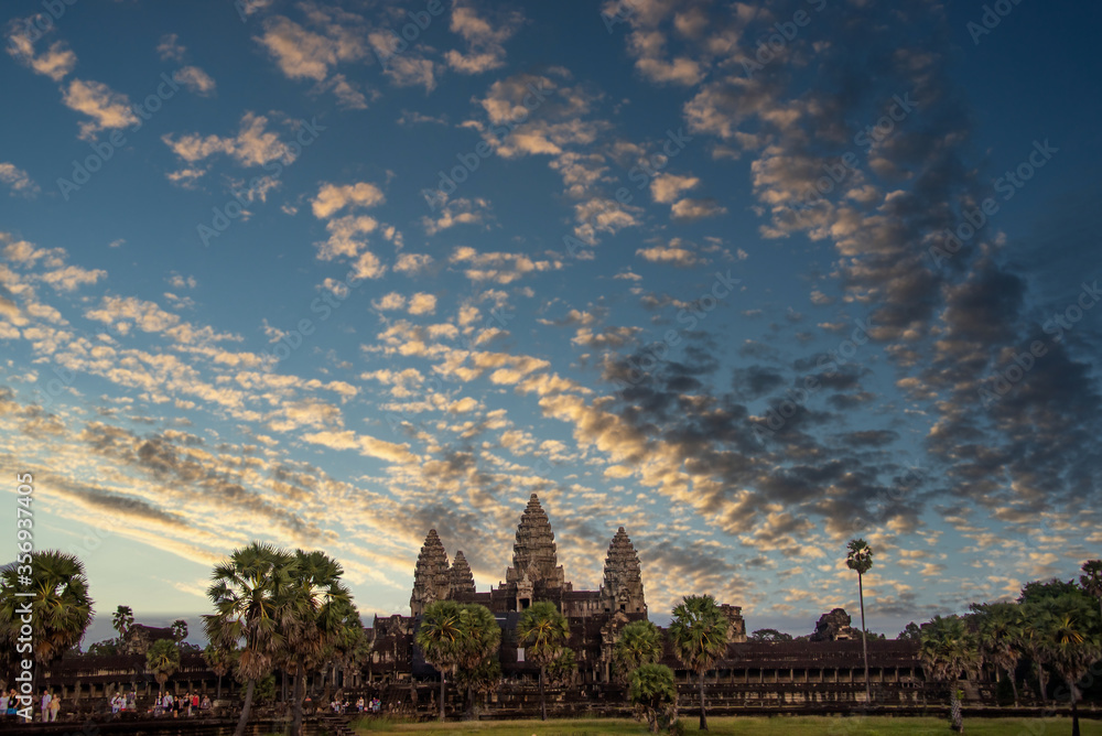 Obraz premium Ankkor Wat in Cambodia during sunset