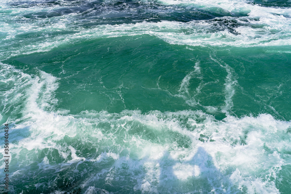 鳴門海峡の渦潮
