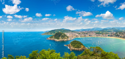 Fototapeta Naklejka Na Ścianę i Meble -  Panoramic view of San Sebastian
