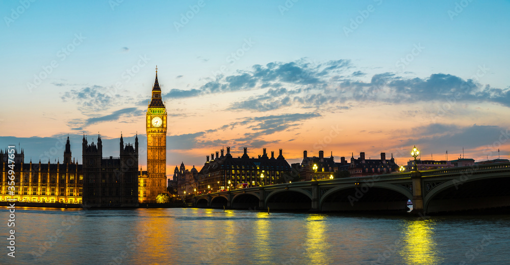 Fototapeta premium Big Ben, Parliament, Westminster bridge in London