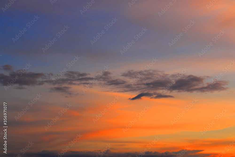 Naklejka premium Twilight sky background with Colorful sky