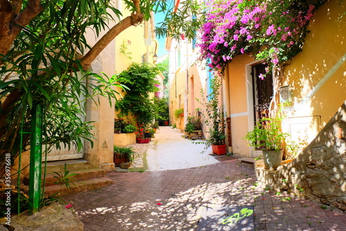 Fototapeta Naklejka Na Ścianę i Meble -  Old town of Hyeres, France